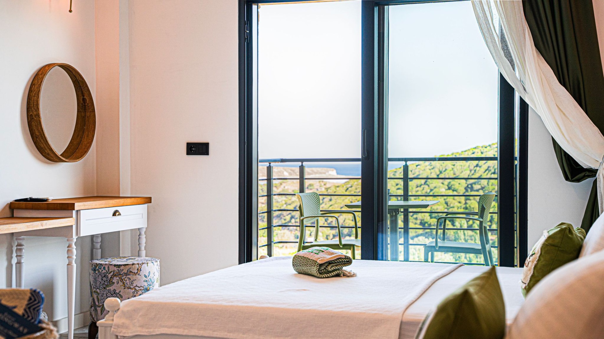 GÖKÇEADA EŞELEKTE SAHİLE YAKIN SATILIK 12 ODALI 3 YILDIZLI OTEL - ÇANAKKALE GÖKÇEADA EŞELEK KÖYÜ - undefined undefined - Thumbnail