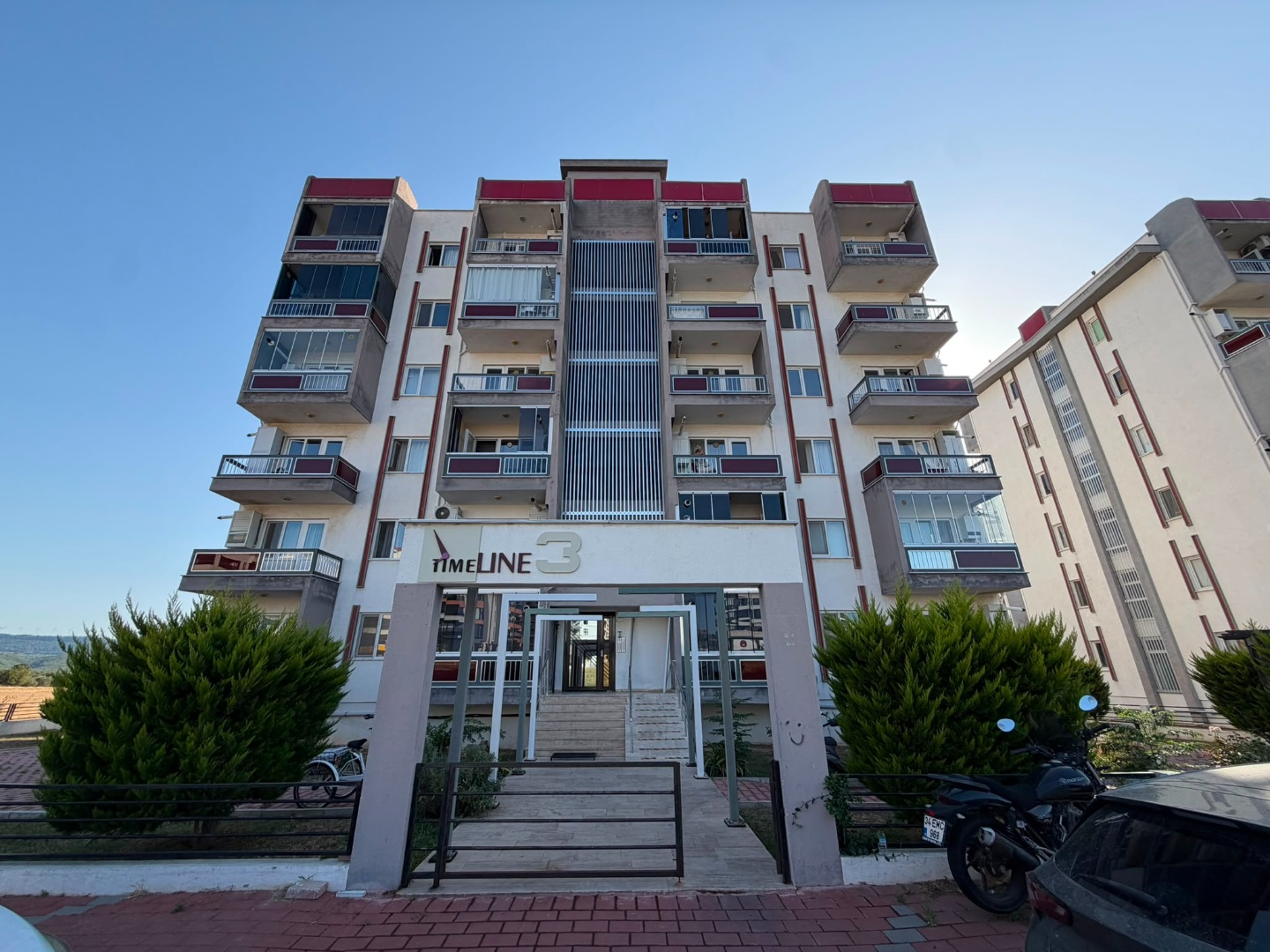 HASTANE BÖLGESİNDE 1+1 KAPALI MUTFAKLI,BOYALI,2 BALKONLU DAİRE !