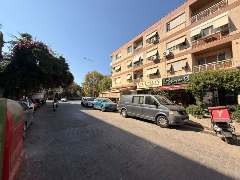 BOSTANLININ EN MERKEZİ LOKASYONUNDA 3+1 130 M² SATILIK DAİRE - İZMİR KARŞIYAKA BOSTANLI MAHALLESİ - [object Object] [object Object]