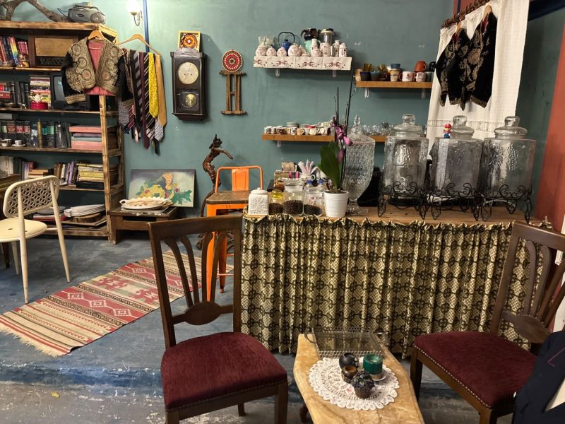 Devren Kiralık Vintage Kıyafet Dükkan ve Kafe - ÇANAKKALE MERKEZ KEMALPAŞA MAHALLESİ - undefined undefined - Thumbnail